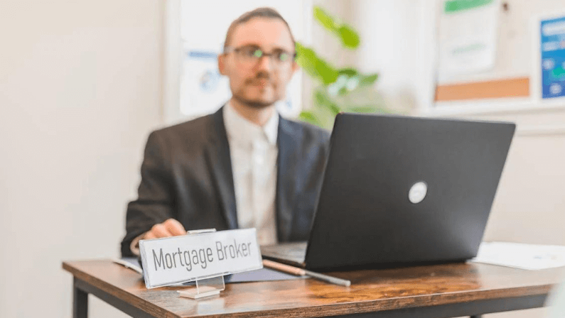 Why Use a Mortgage Broker Instead of a Bank? A Complete Guide