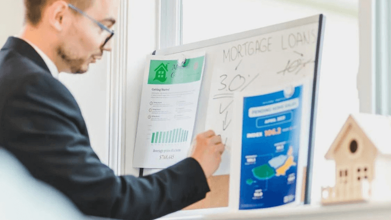 The Difference Between Reverse Mortgage and Home Equity Loan: Which is Better?