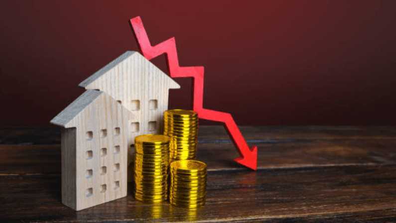 an arrow showing that the mortgage of the house has been reduced