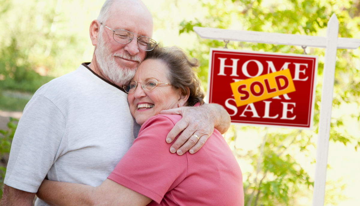Seniors happy that they sold their home to rent in retirement